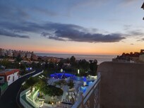 Nyårs kvällens utsikt från hotellrummet just innan fyrverkerierna startar