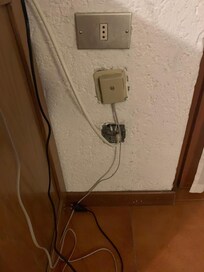 Kontakter i vÀggen, oskyddade