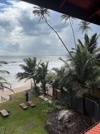 Beautiful setting and the breeze from the ocean was so cooling