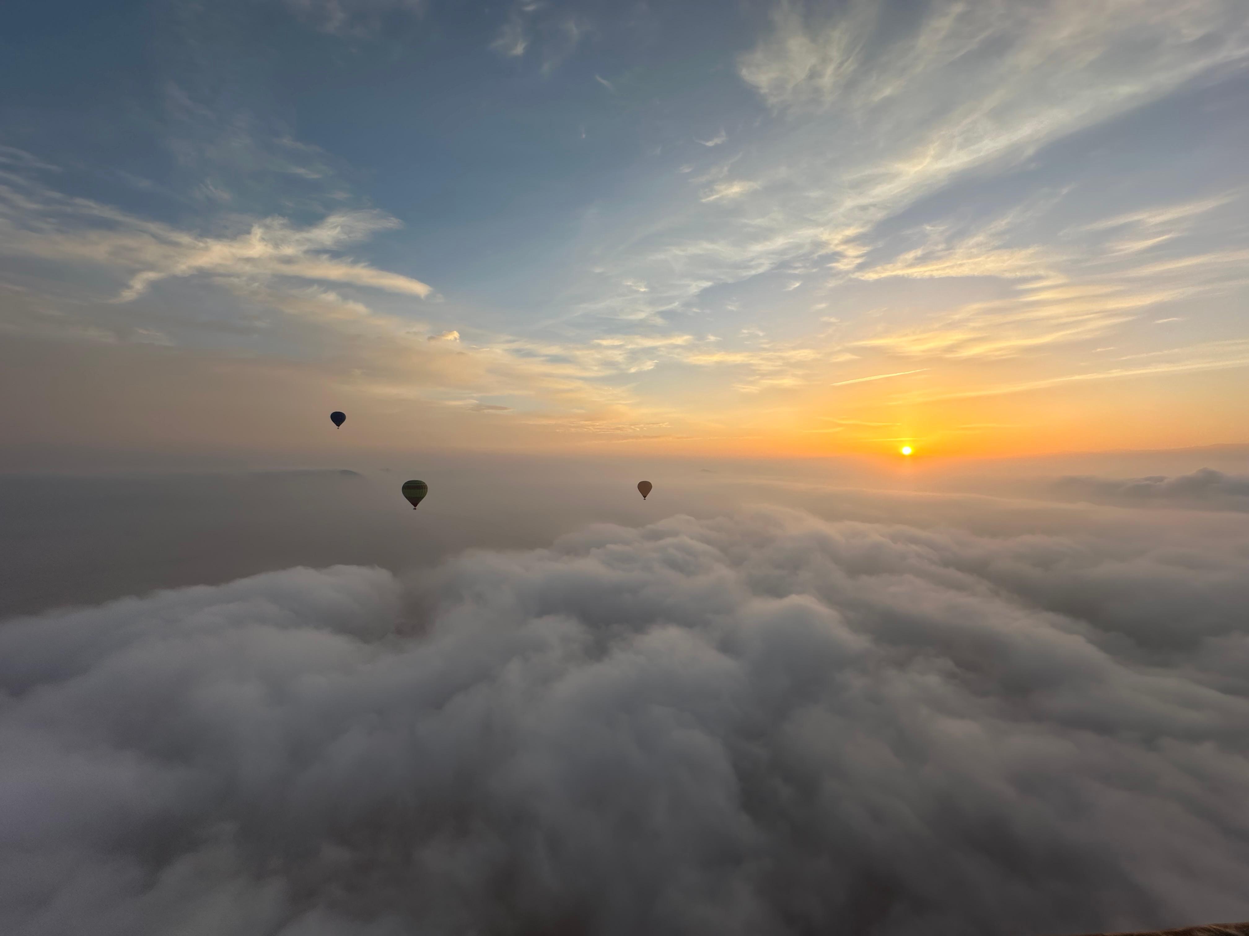 We had to leave the hotel early for a balloon trip. 