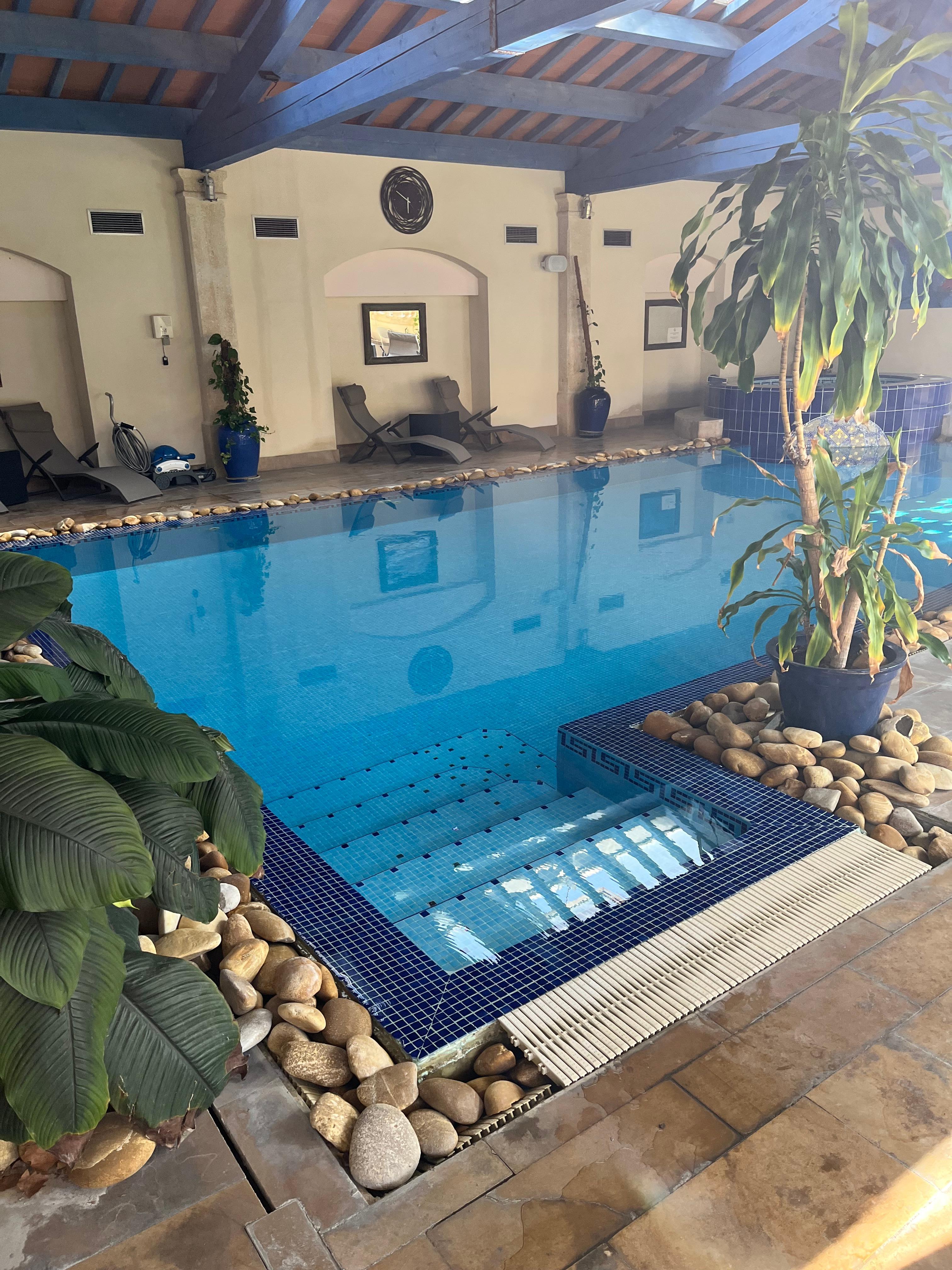 Nice pool and hot tub