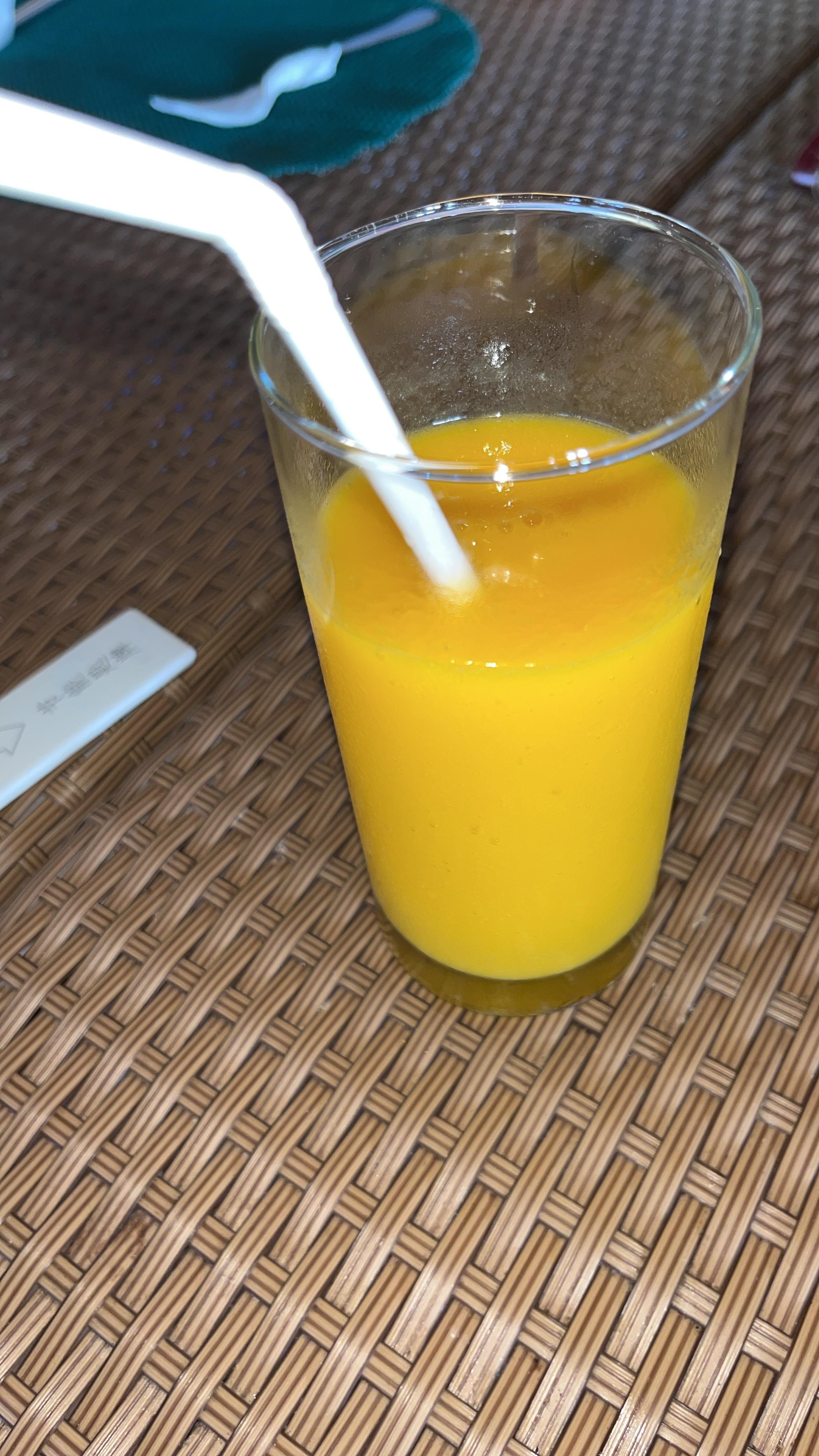 ここのホテルのマンゴージュースは、近隣のショップに比べて1番美味いです♪