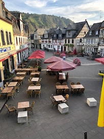 Blick aus dem Fenster Zimmer 4 
( Marktplatz)