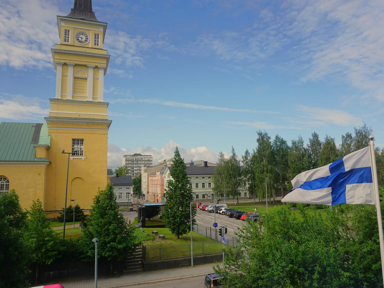 View from our room: Oulu Cathedral and Franzen Park