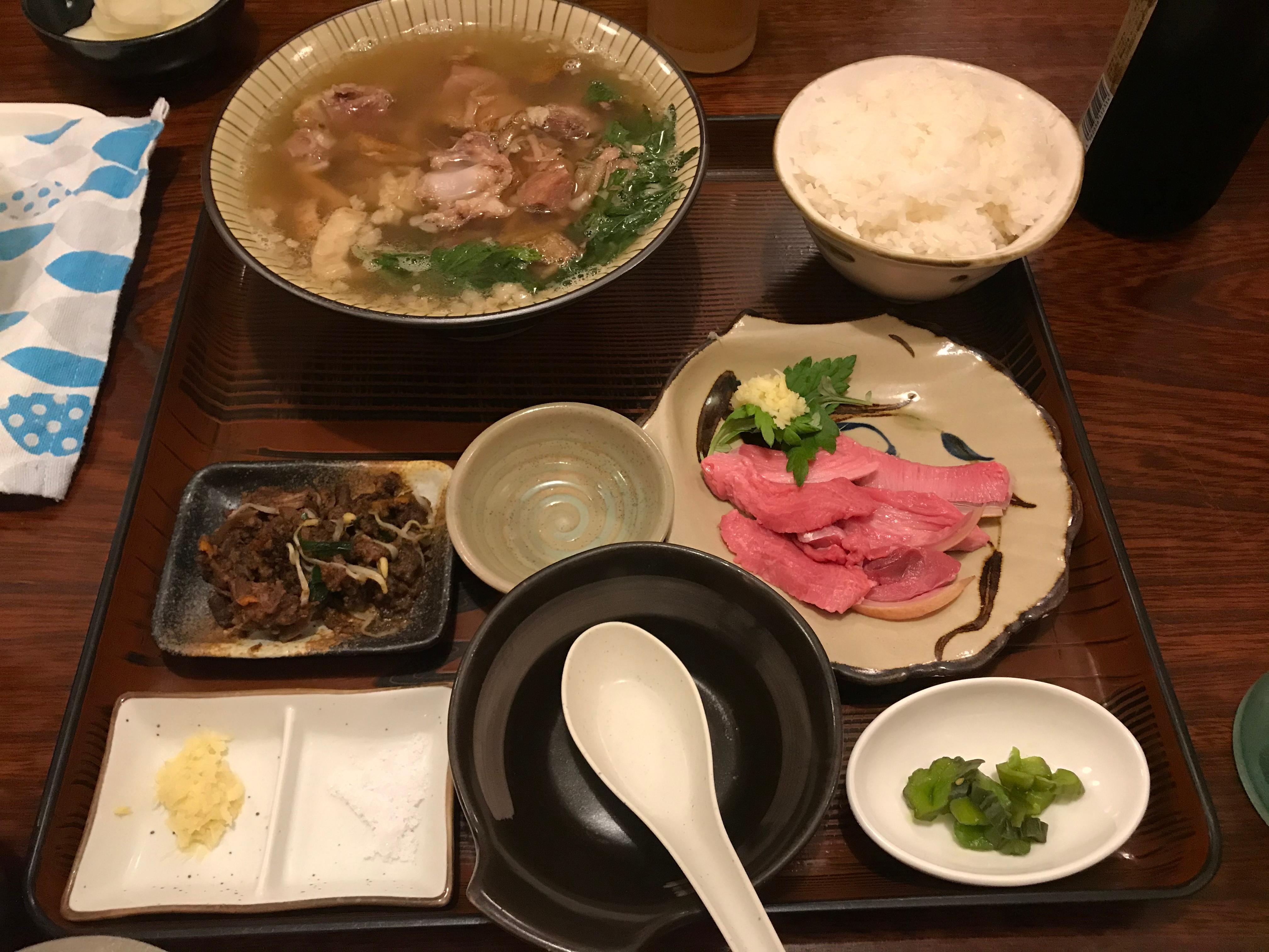 山羊料理　南山
うな丼やカキフライ定食等もあります。