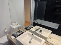 Nice bathroom with tub