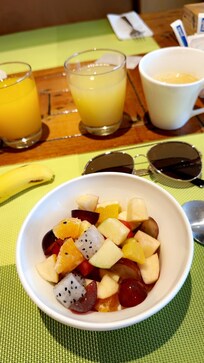 Deilig frokost med godt utvalg.