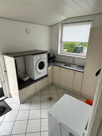 Vorraum mit großem Gefrierschrank