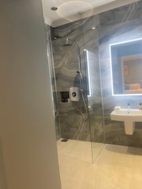 Lovely showroom with walk in shower