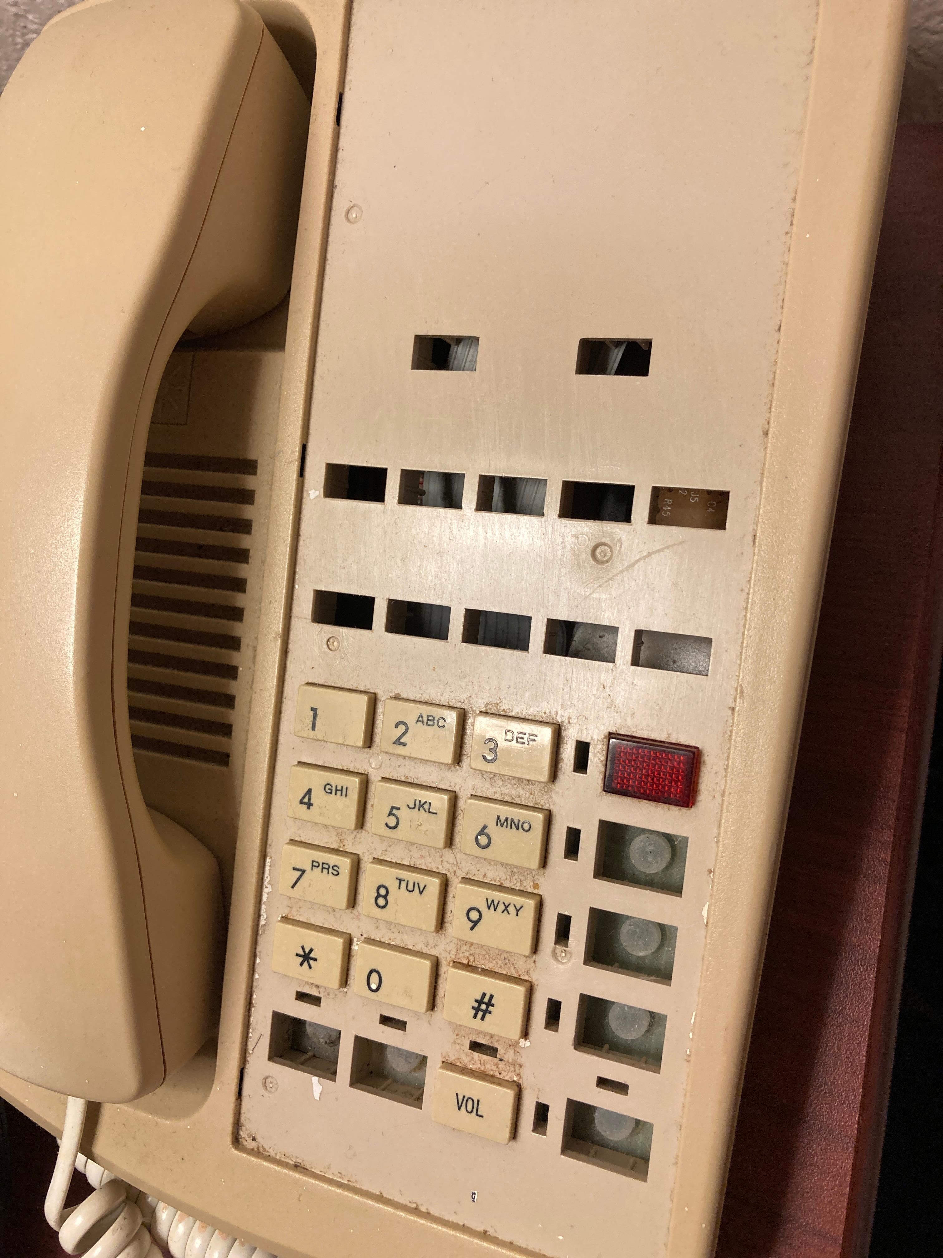 The phone and its weird missing buttons