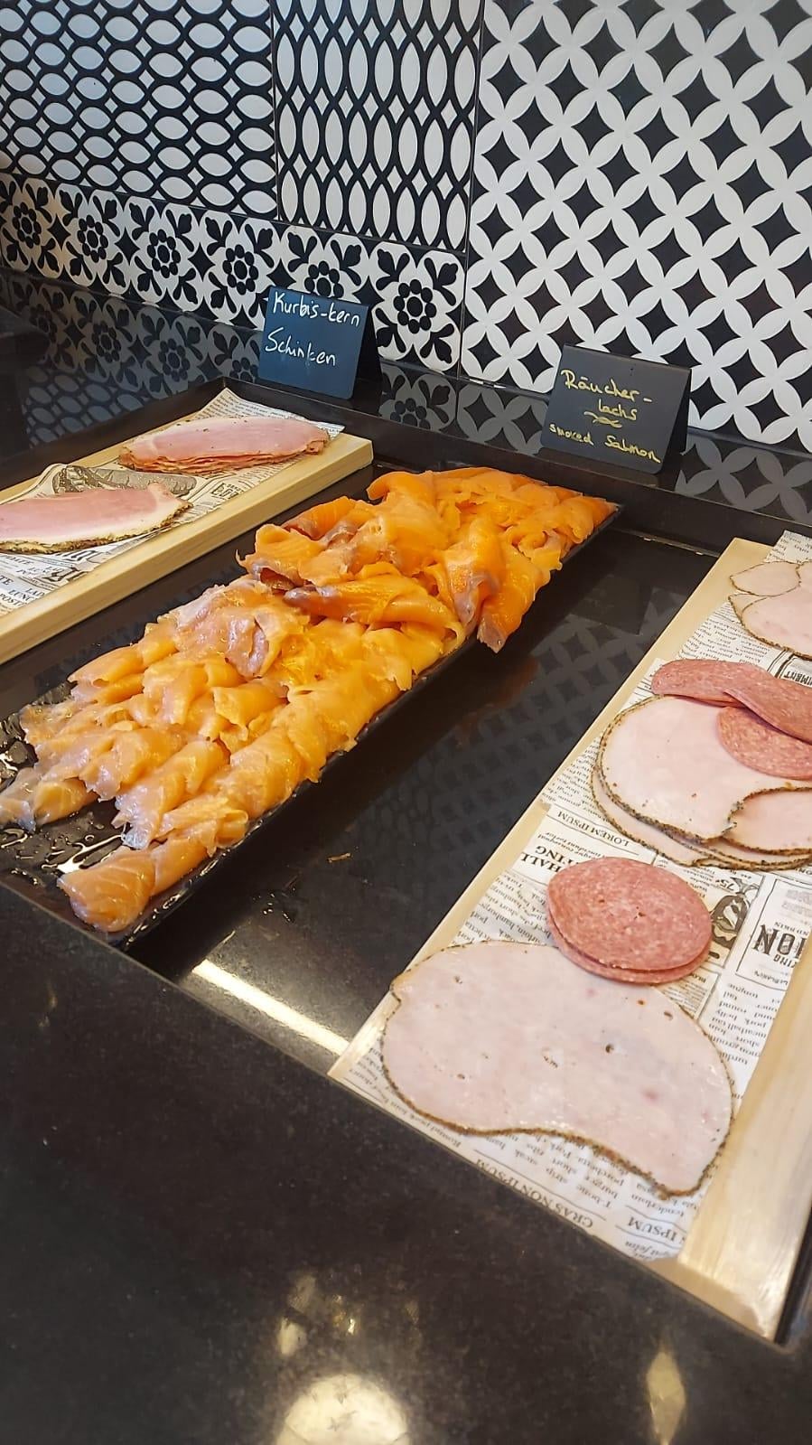 Anche il salmone a colazione.