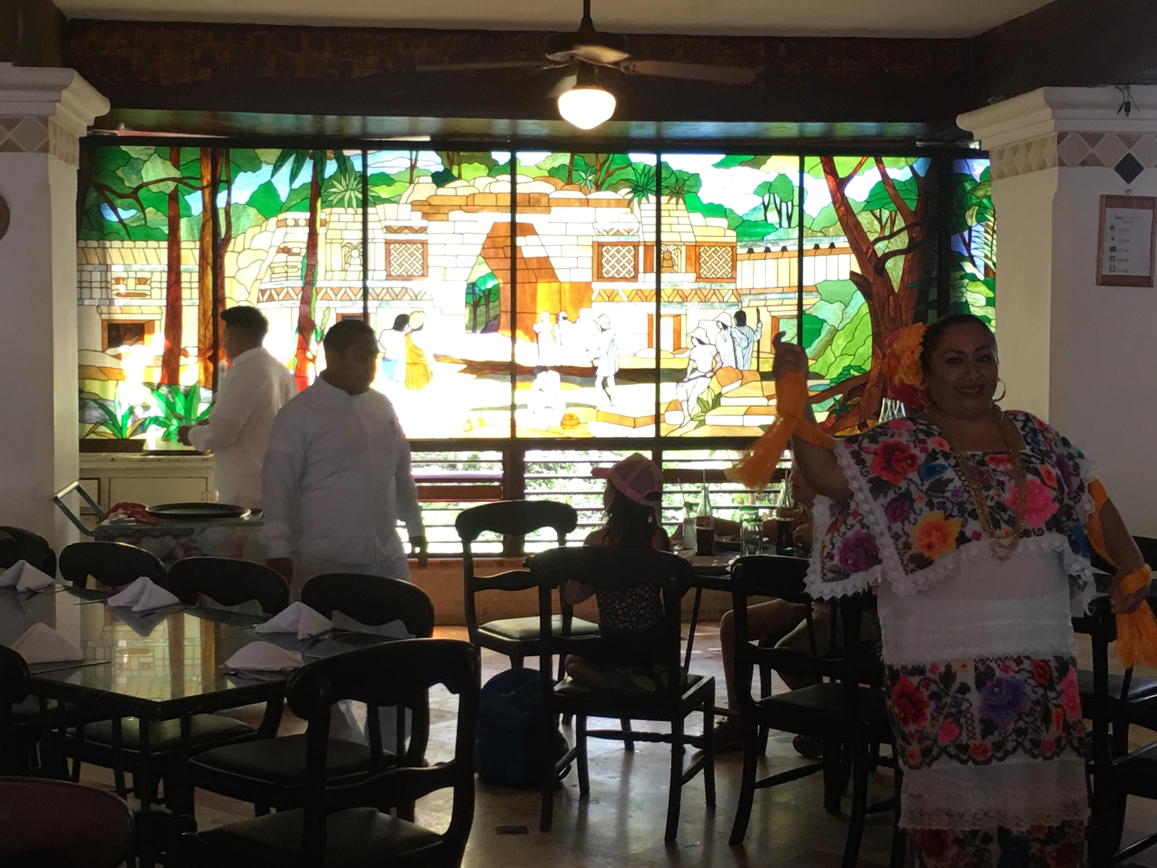 Service and dancers in the restaurant