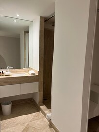 Ducha separada do sanitĂĄrio