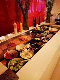 Aamiainen erinomainen