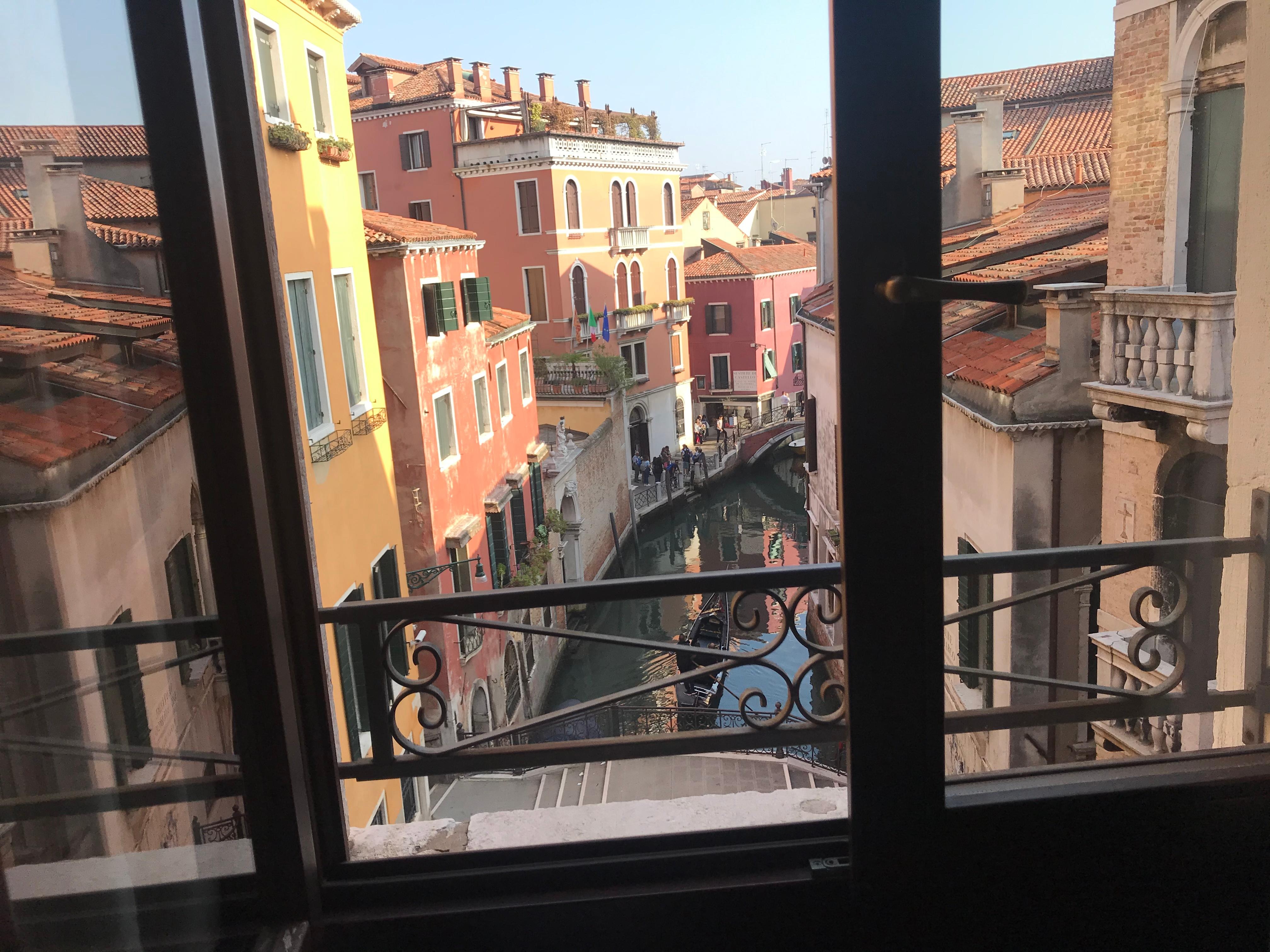 お部屋の窓から運河がバッチリ見えます！