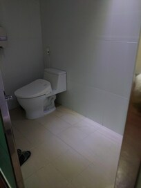 トイレは向かって左側。
