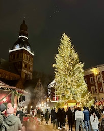 Joulutori ihan hotellin vieressä