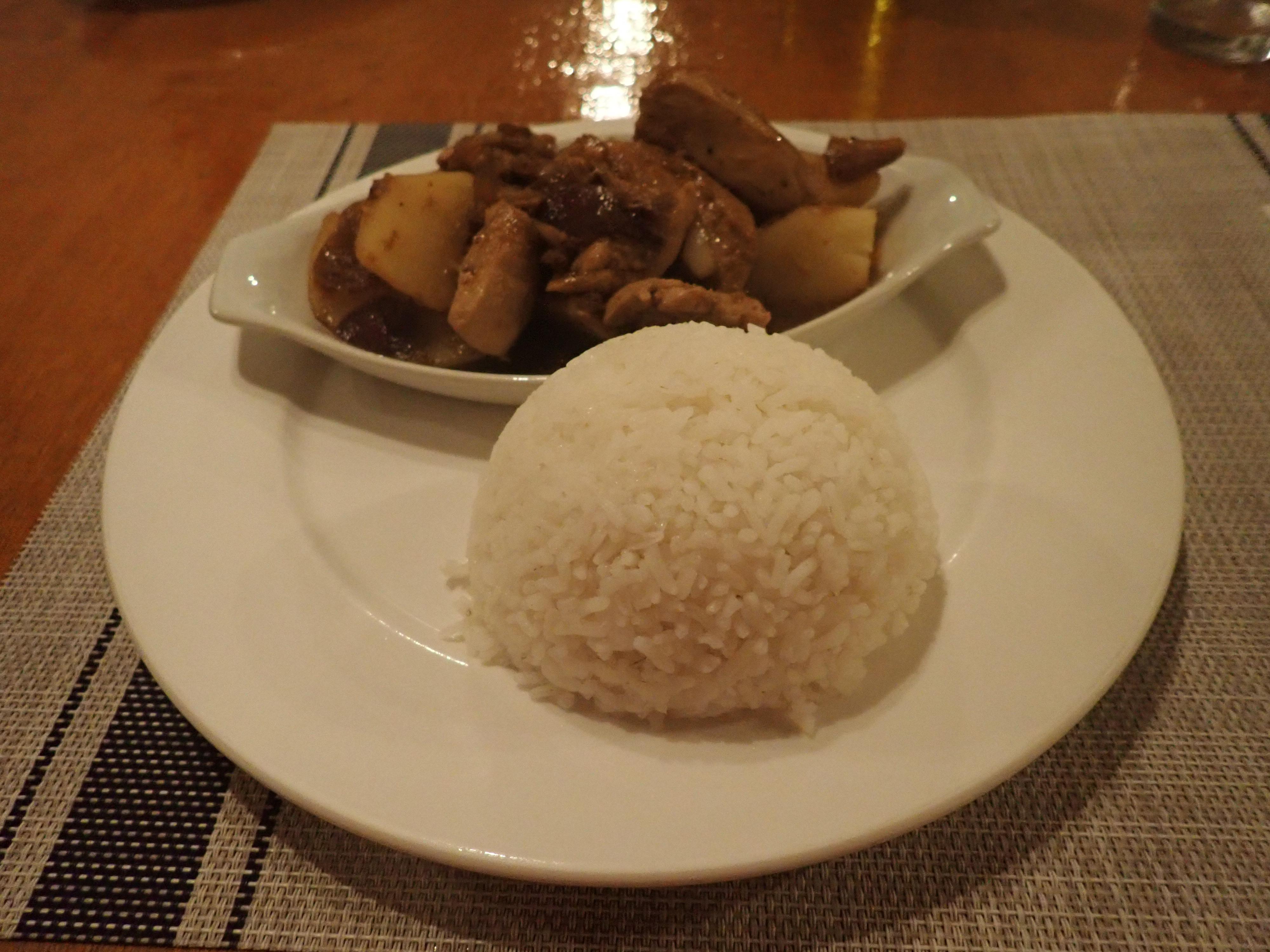 チキンアドボ
鶏肉とジャガイモの味と食感が良く美味しい