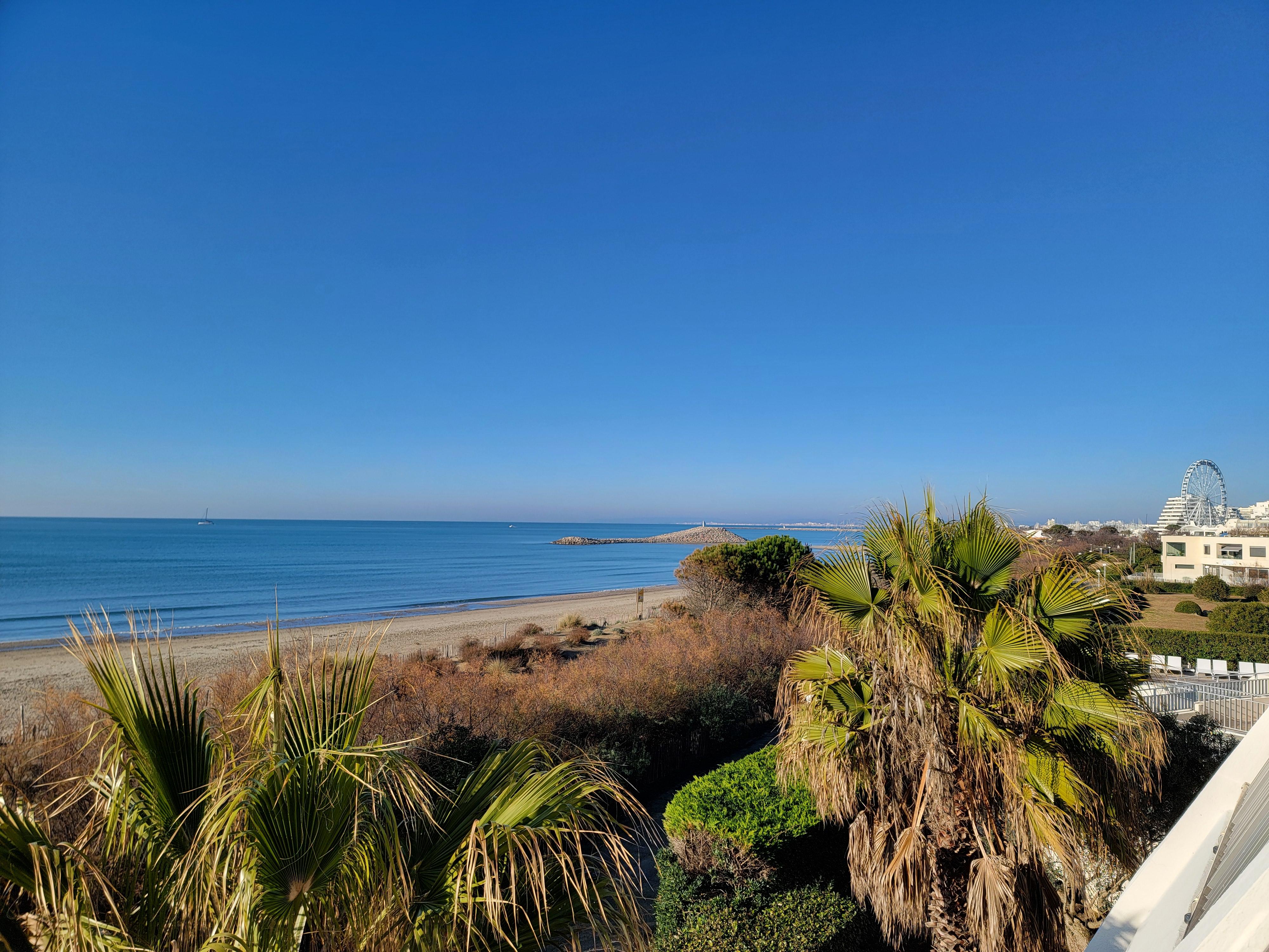 vue sur la mer et la grande roue