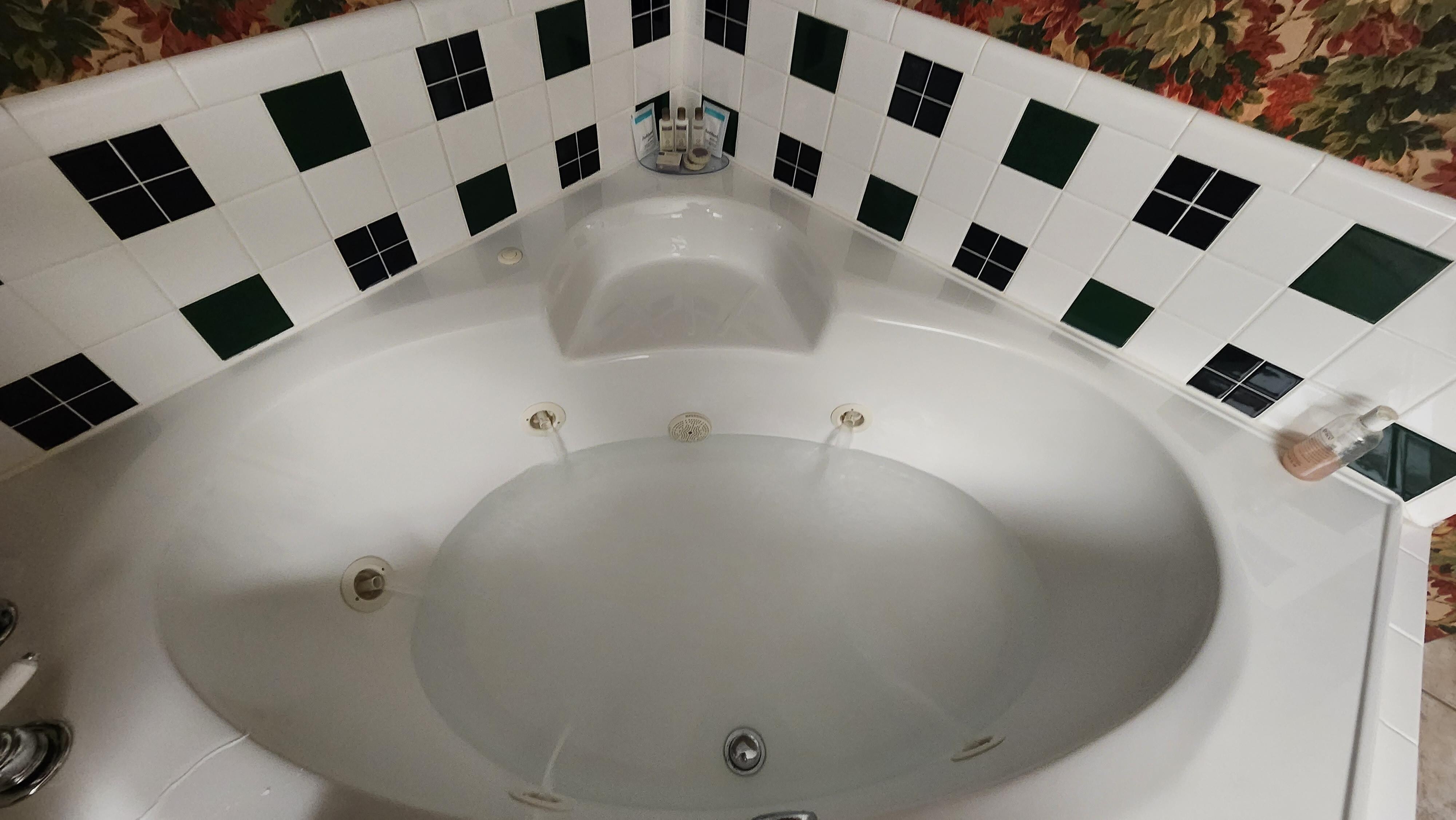 Jetted tub
