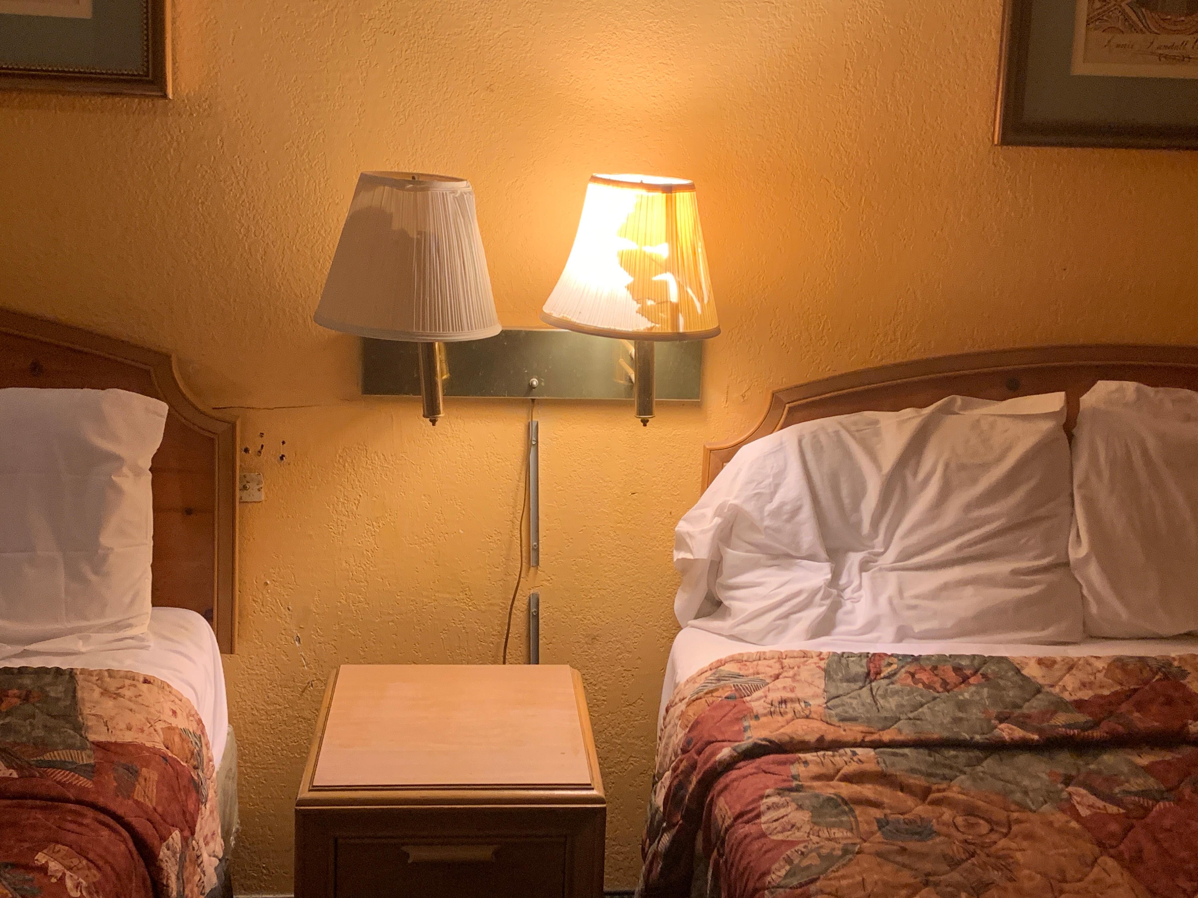 Crack lamp hotel… 