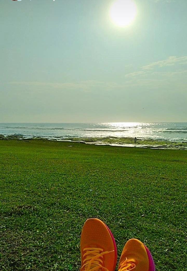 Acesso ao mar com facilidade.. ótimo tb para caminhadas.