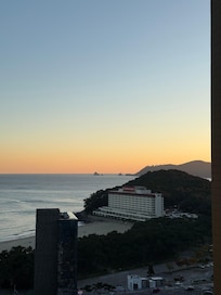 주변이 공사중이지만 줌으로 땡기면 나쁘지않네요