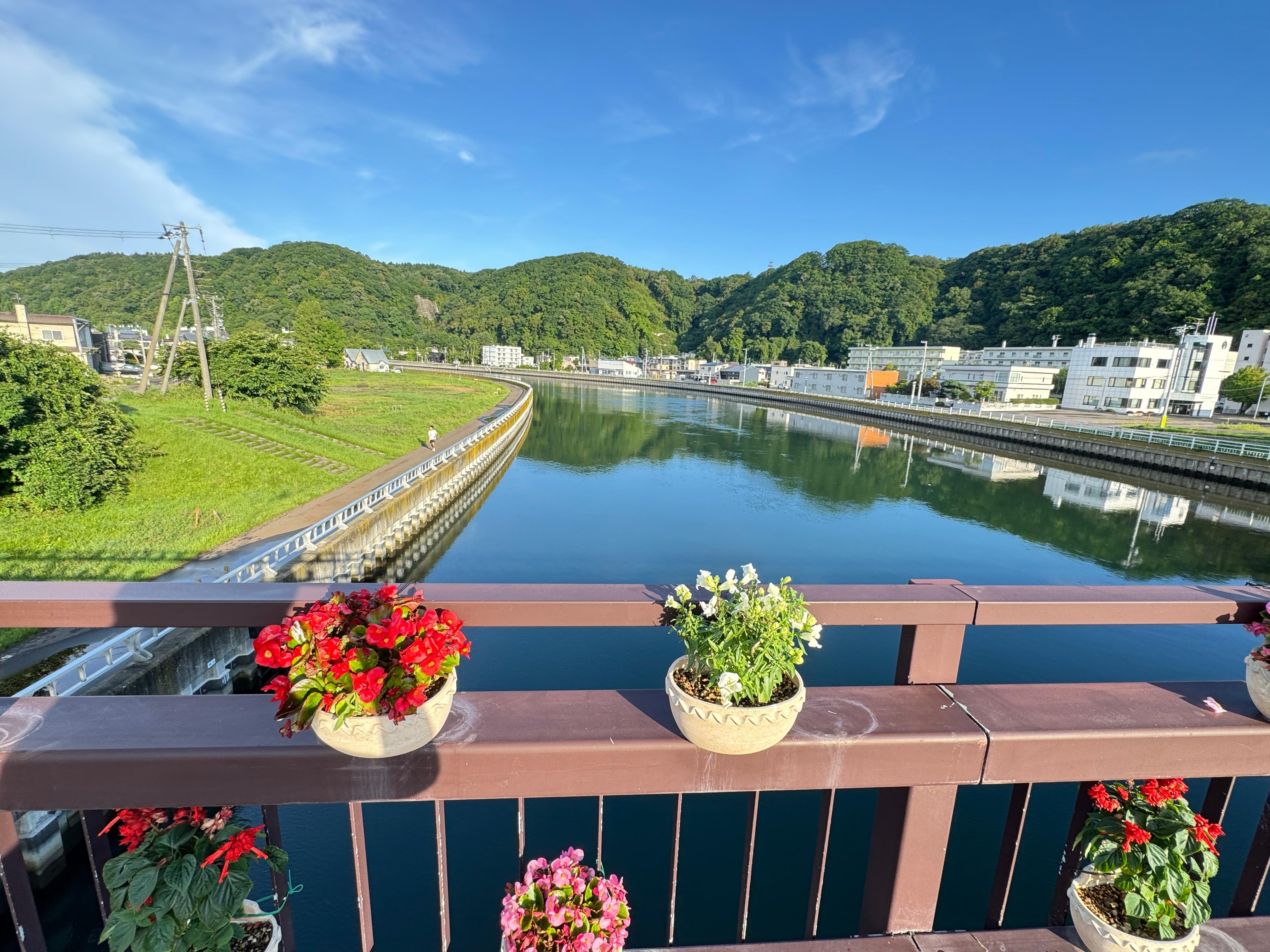 飯店的後面是網走川，可以散步或跑步