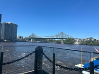 Cityhopper mot Story Bridge