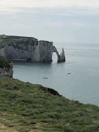 Magnifique Etretat. Vues superbes décrites dans le livre " aiguille creuse " d Arsène Lupin