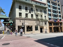 Prochimidad a la entrada de china town