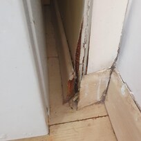 MÓVEIS VELHOS E SEM MANUTENÇÃO.