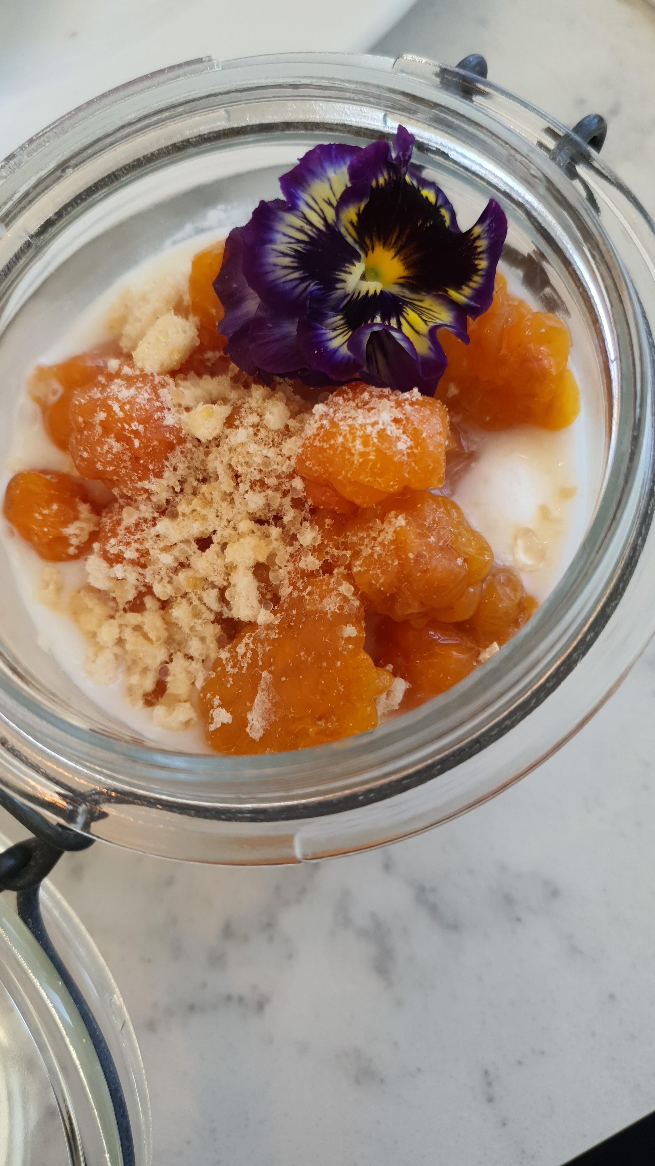 Jogurtti oli ihanan makuinen ja näköinen
