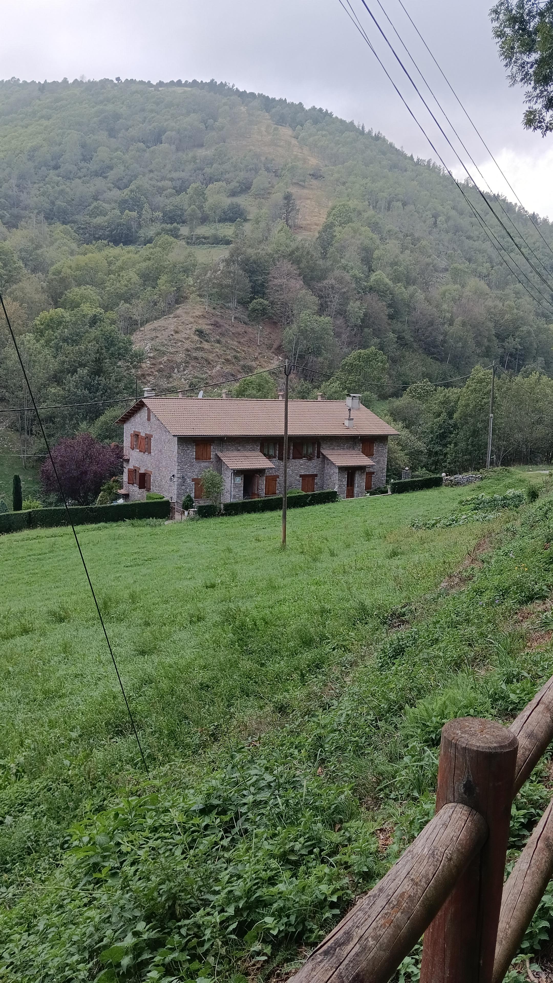 Así es el hotel por la parte de atrás, impresionante 