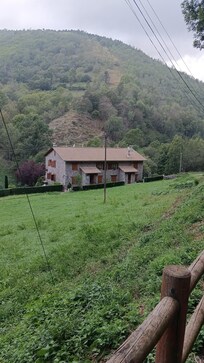 Así es el hotel por la parte de atrás, impresionante