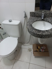 Mau cheiro que sai do ralo.