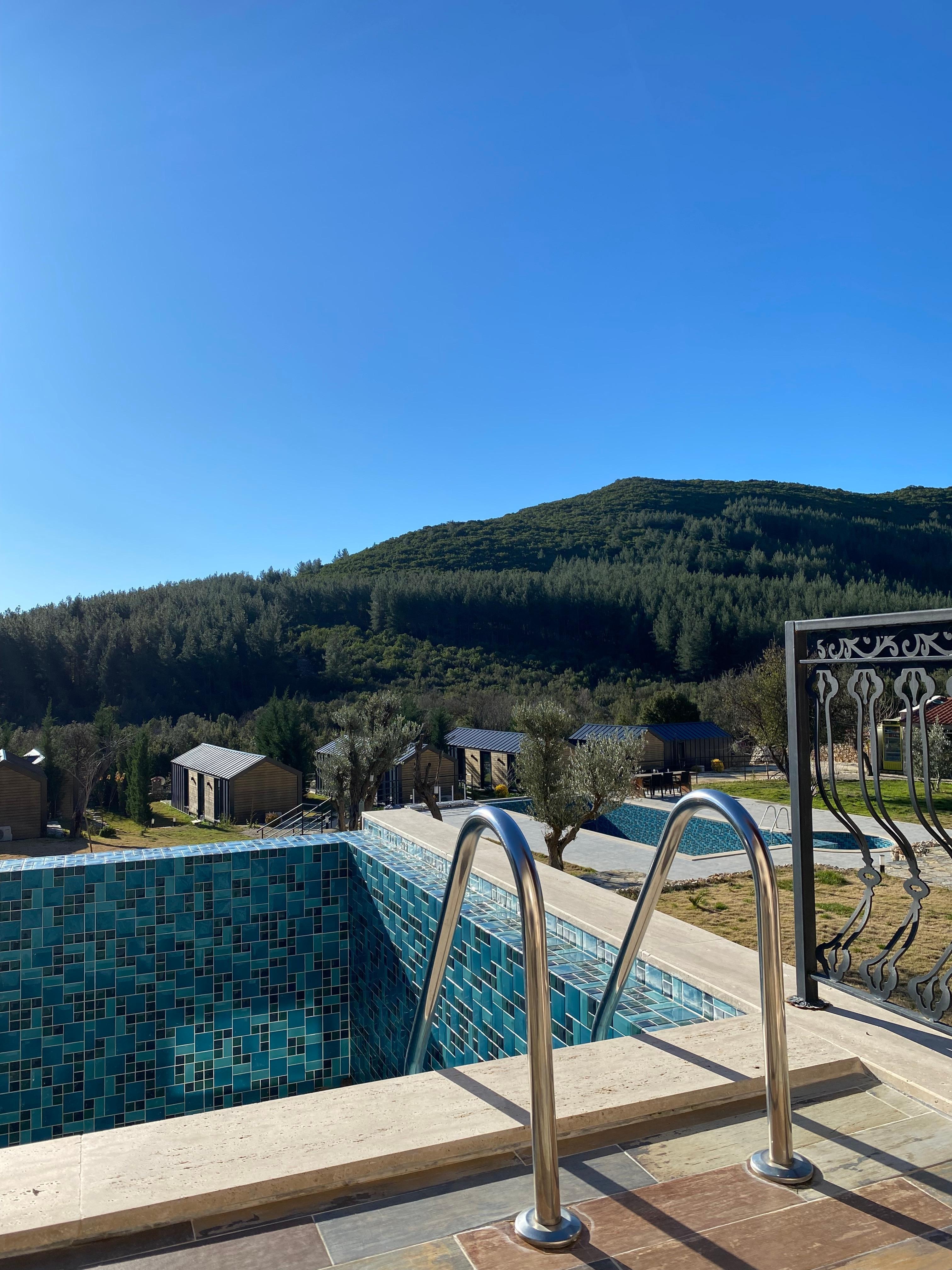 Taş eve özel havuz