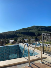 Taş eve özel havuz