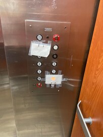 Ascenseur en panne
Au début 1. Puis 2