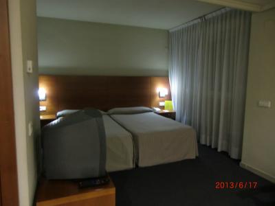 twin bed room
