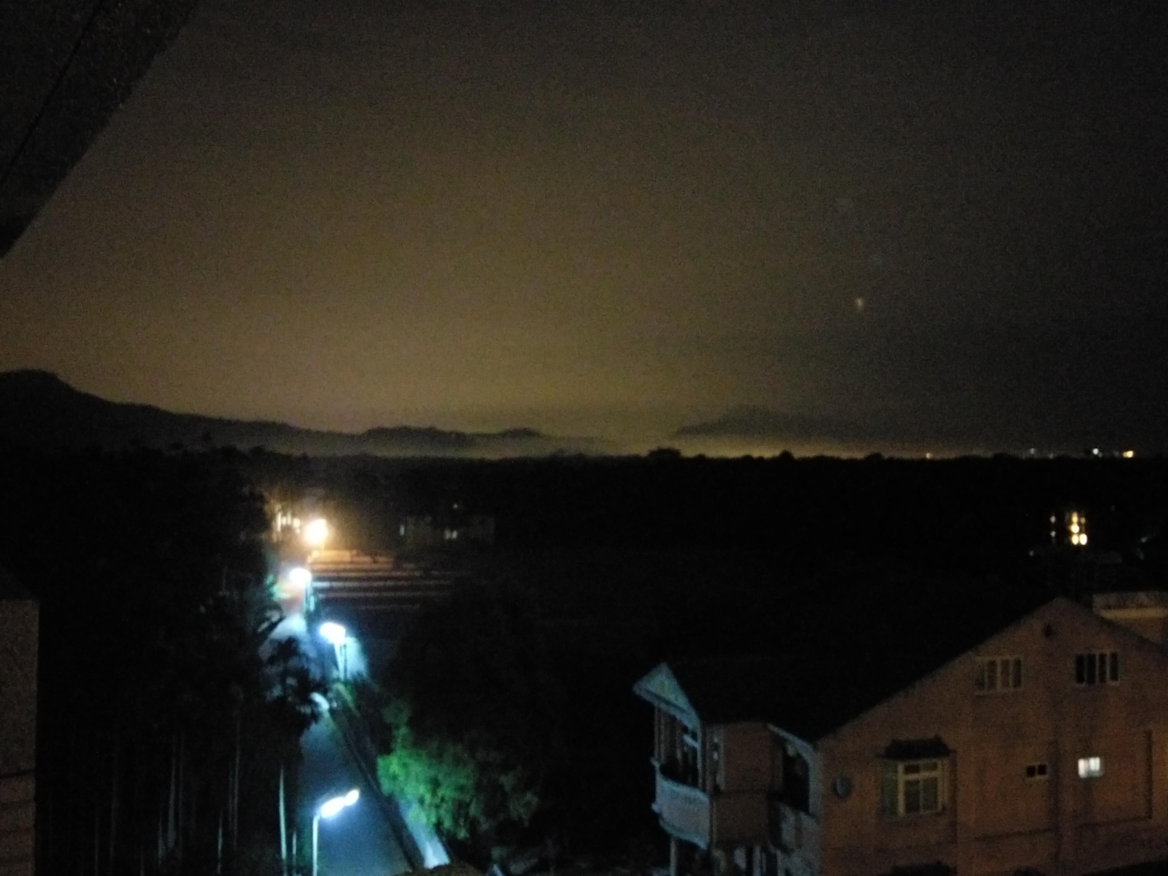 房間小陽台看出去的夜景