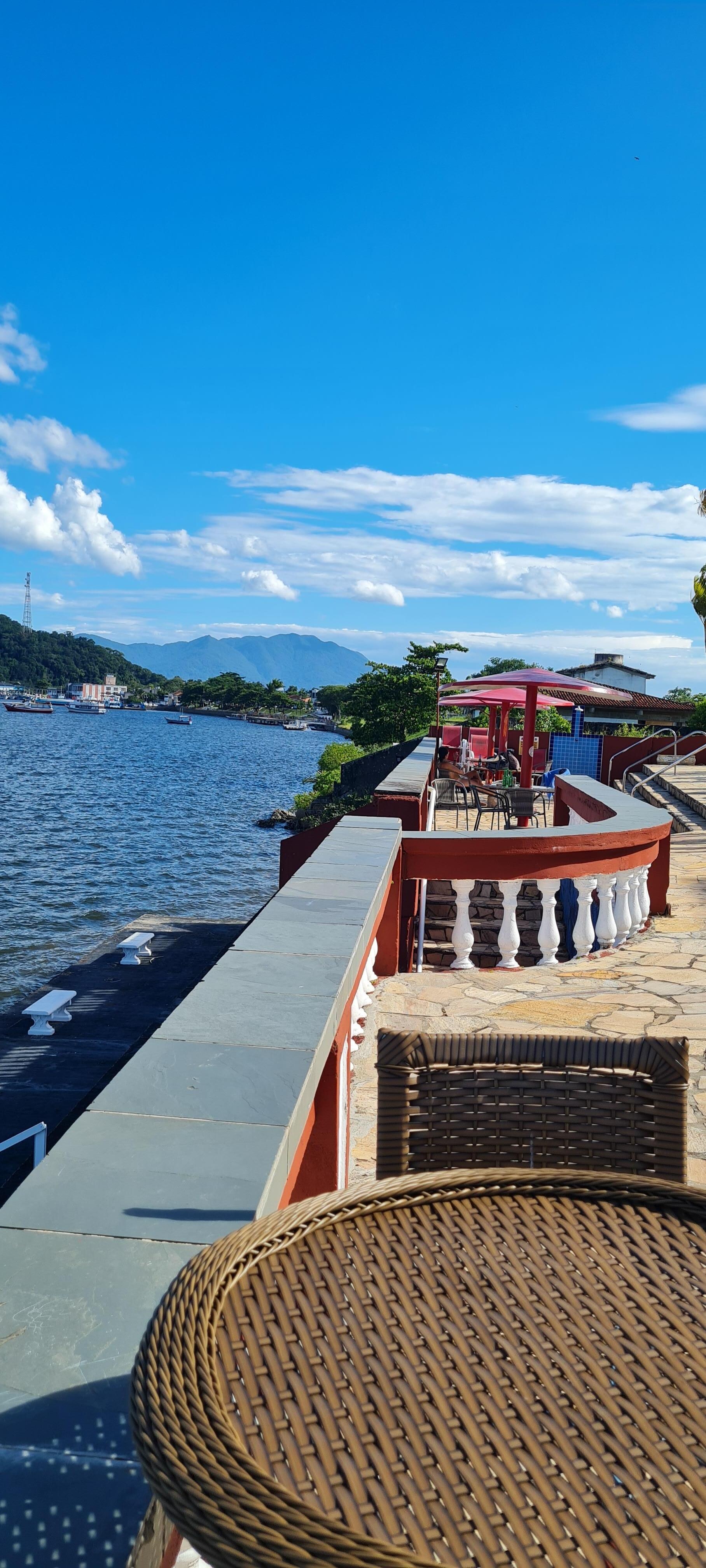 Vista da área da piscina.