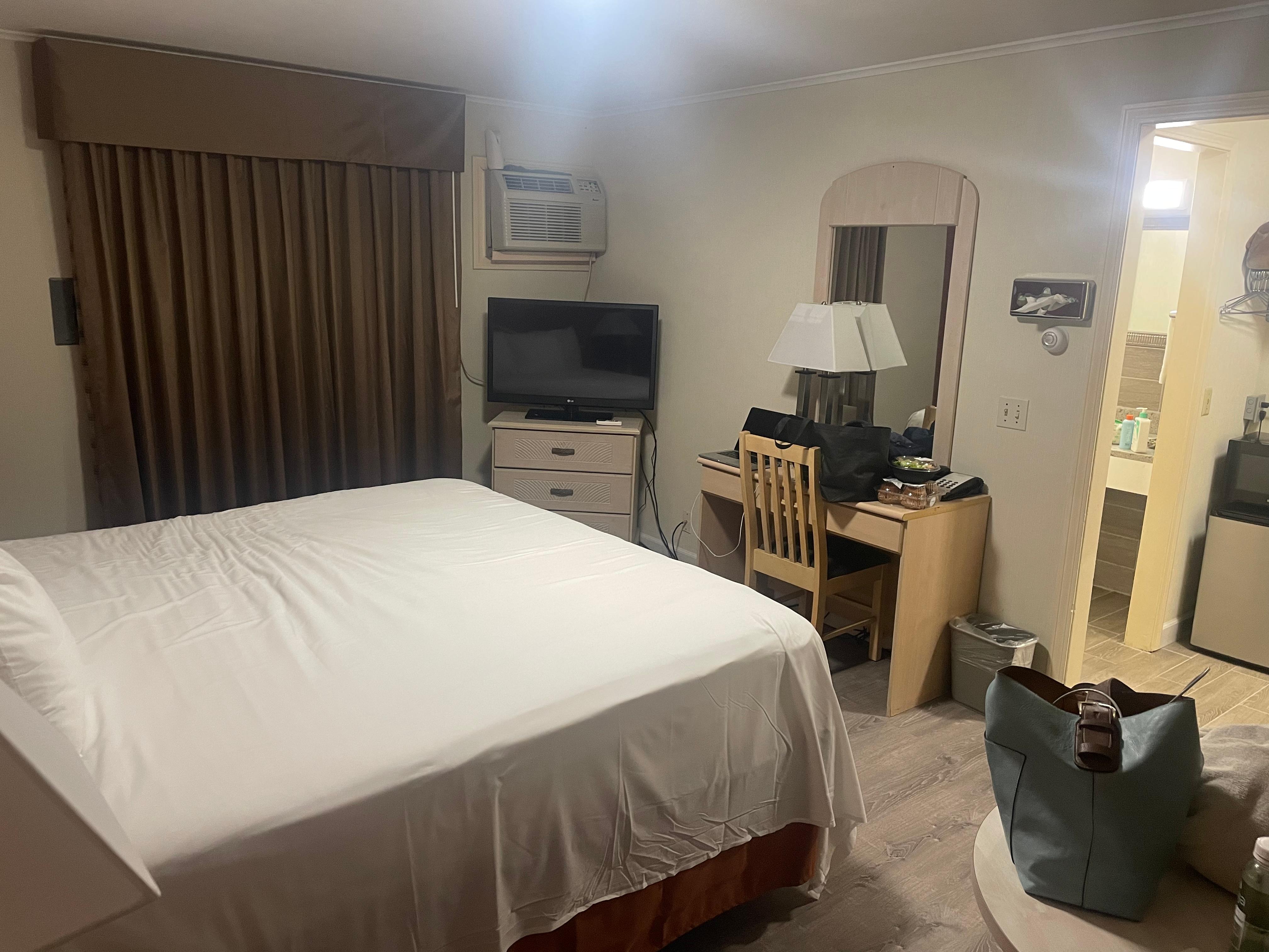 Looks bigger here than it feels but man, those sheets were clean.