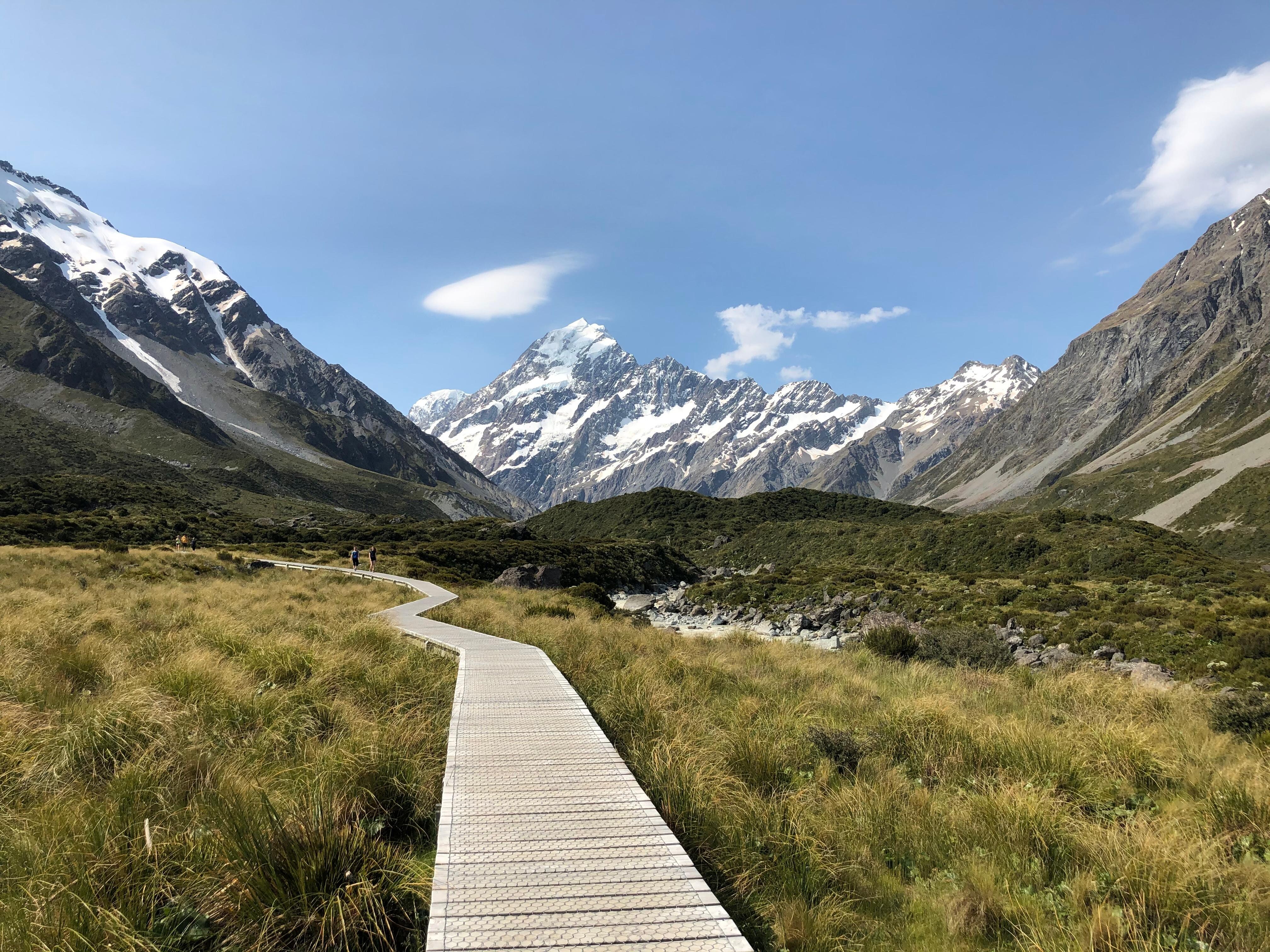 天気に恵まれたフッカーヴァレー・トレイル。整備されていて歩きやすいです。