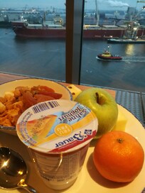 Aamupala satamamaisemissa