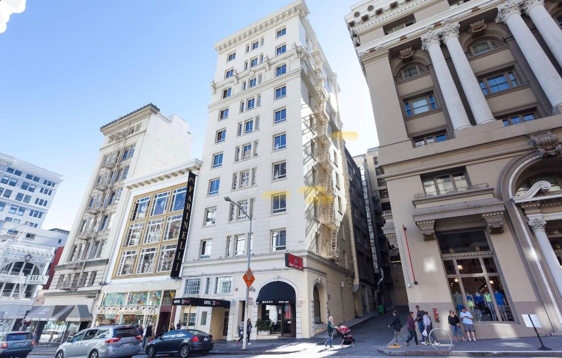 Hotel desde acera de enfrente