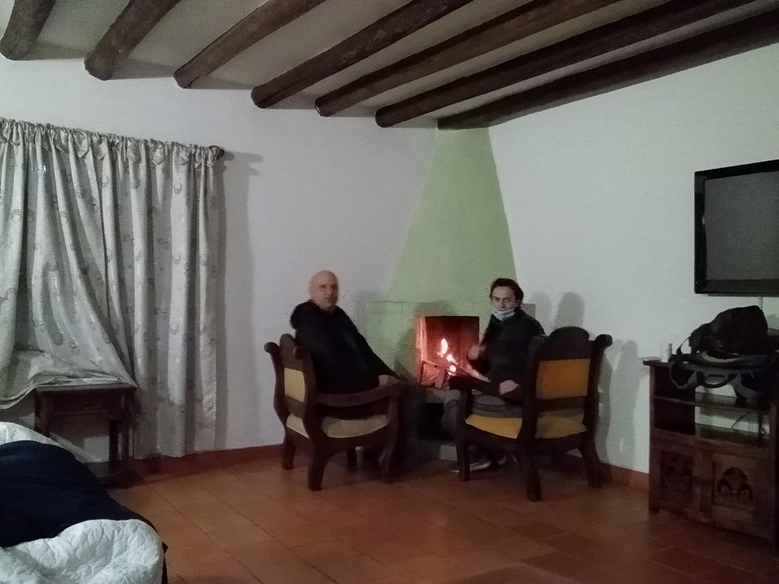 Habitación con chimenea