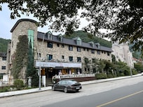 Mt Seorak the East Sea and Hot spring hotel