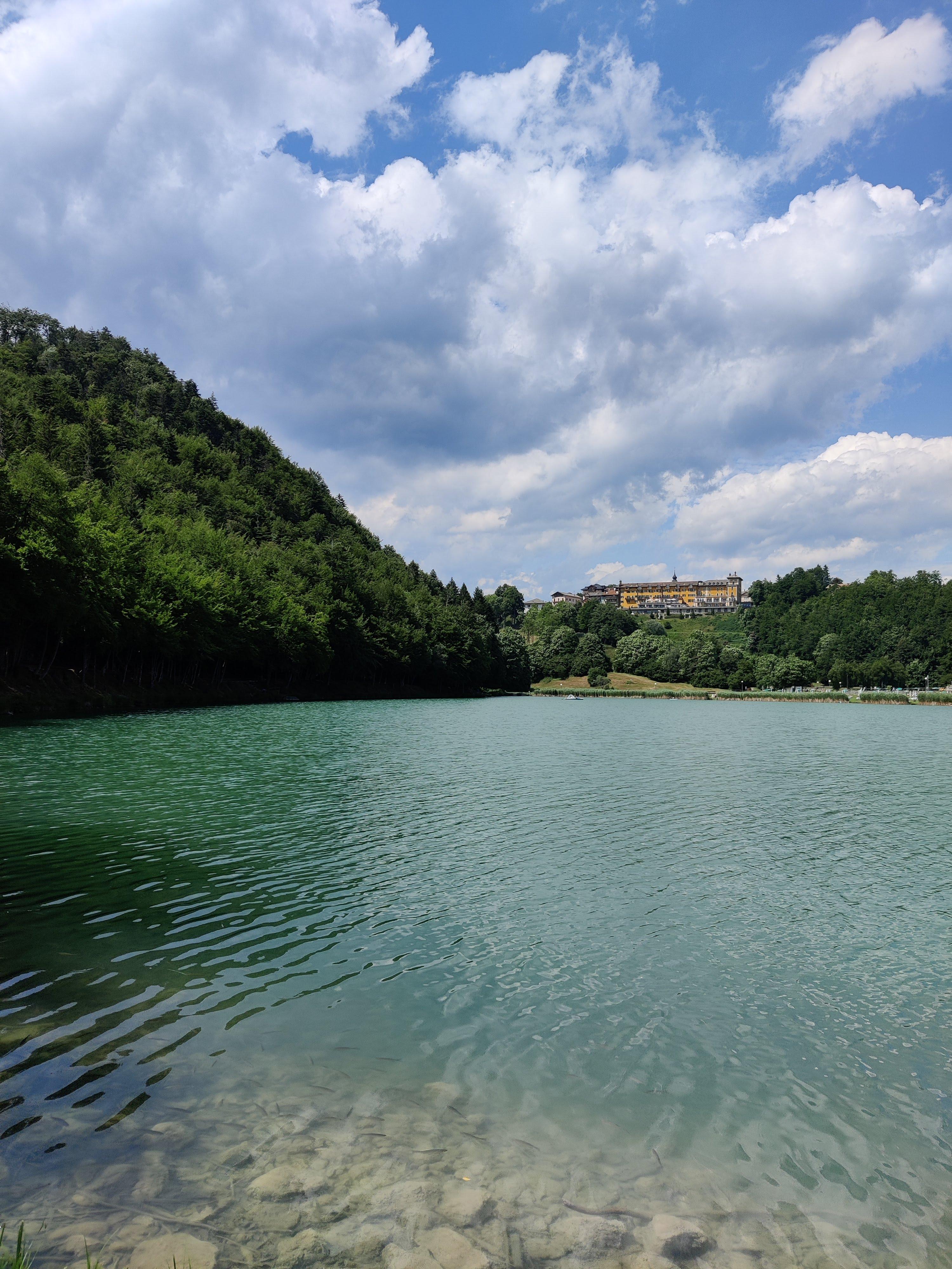 Vista dal lago