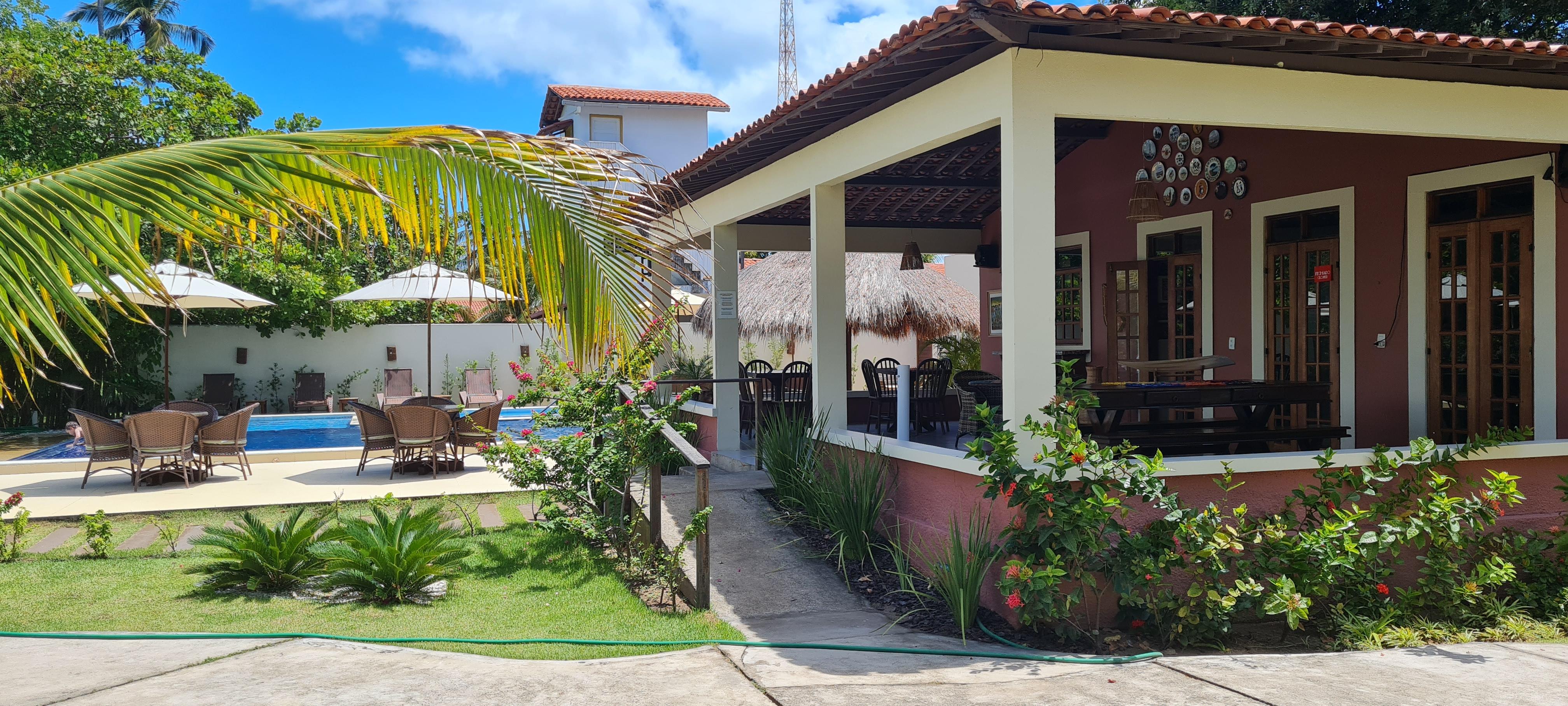 Restaurante e área da piscina